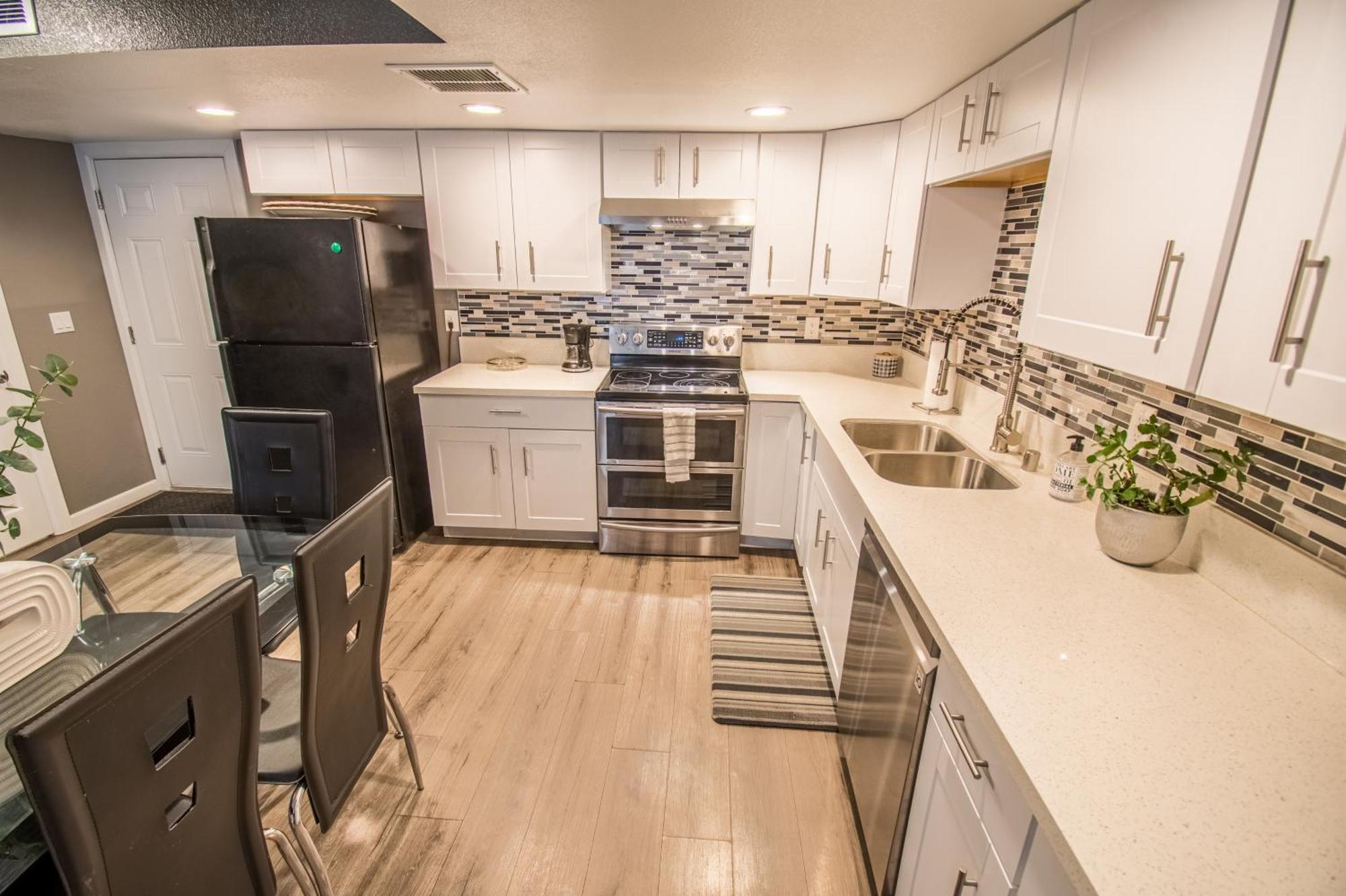 Spacious 2-Bedroom Townhouse With Pool & Private Patio In Central Las Vegas Buitenkant foto