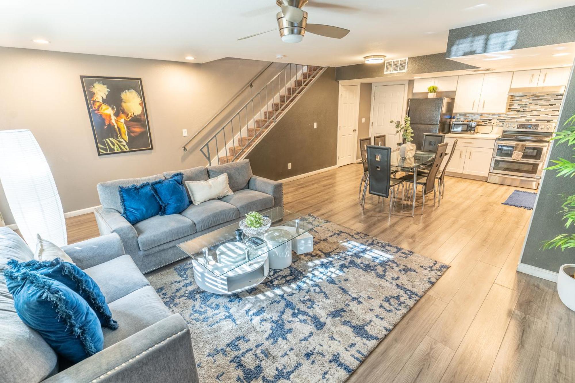 Spacious 2-Bedroom Townhouse With Pool & Private Patio In Central Las Vegas Buitenkant foto