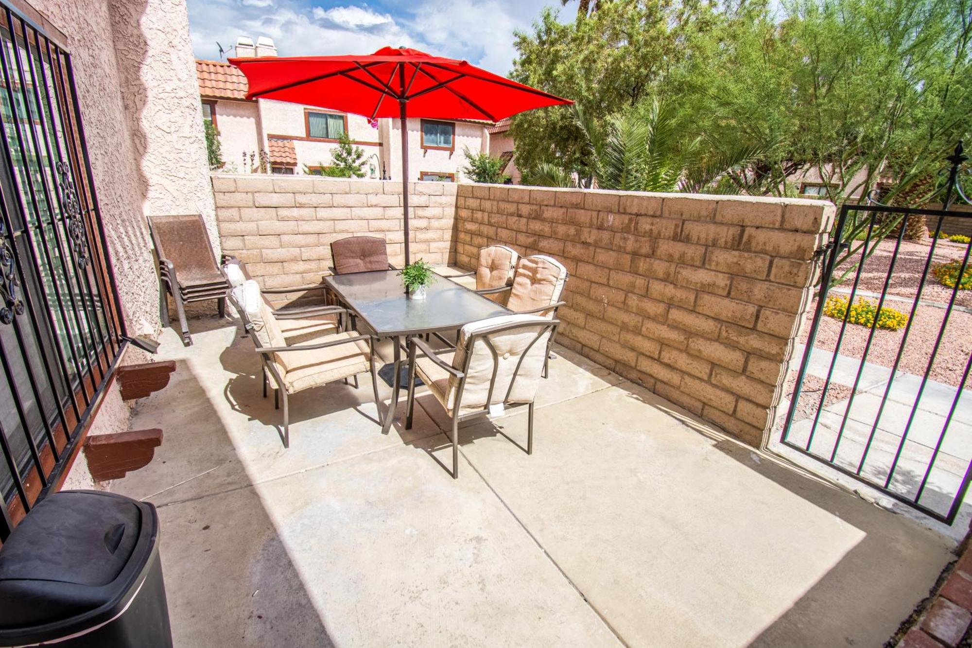 Spacious 2-Bedroom Townhouse With Pool & Private Patio In Central Las Vegas Buitenkant foto